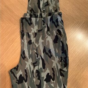 Cooper & Ella Camouflage Cropped Pants